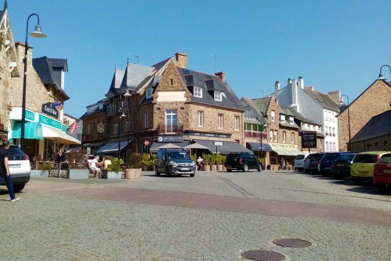 perros-guirec-la-station-baln-aire-de-la-c-te-de-granit-rose-terre