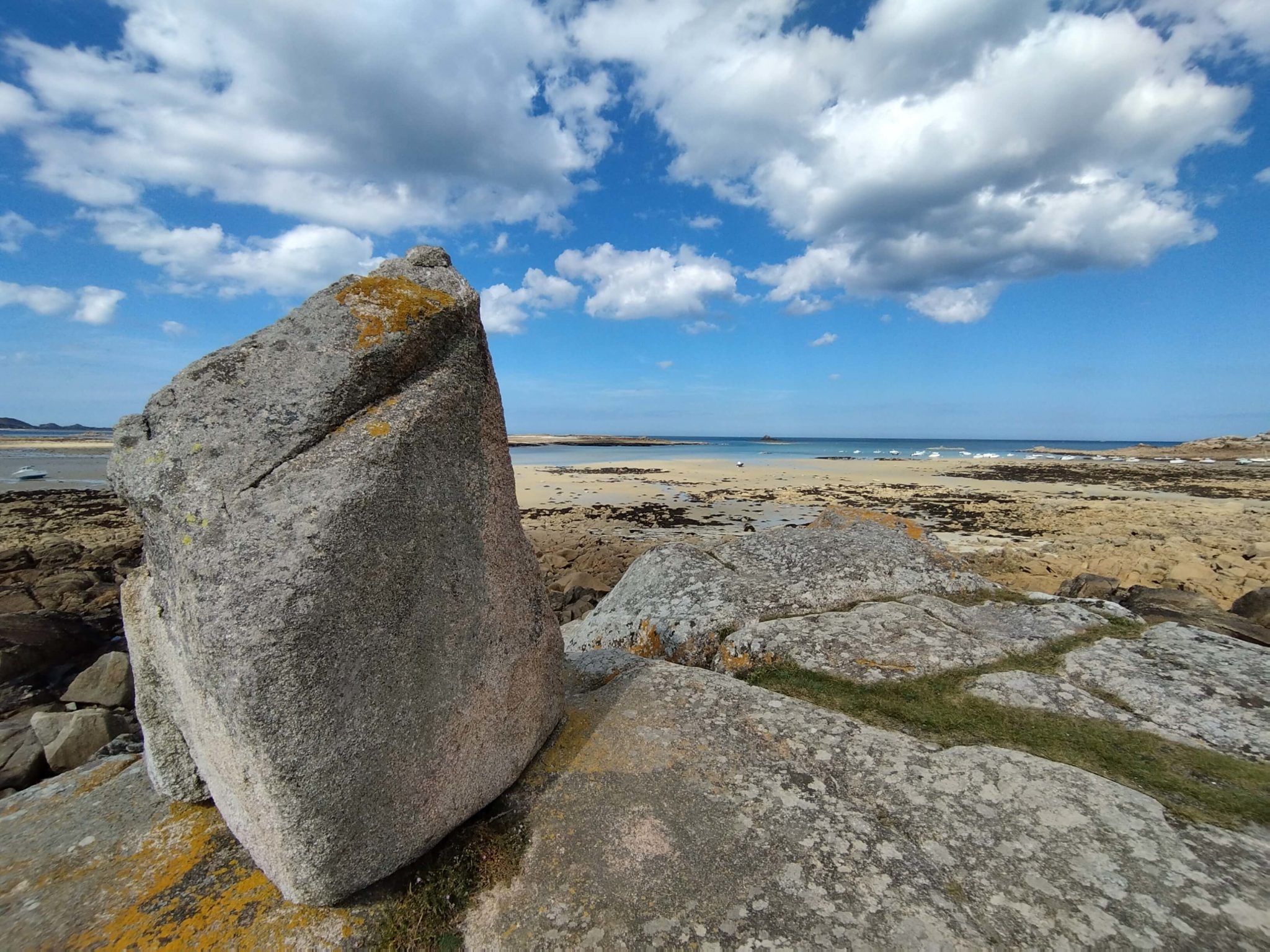 Trélévern, le joyau caché de la Côte de Granit Rose Terre à Tribord