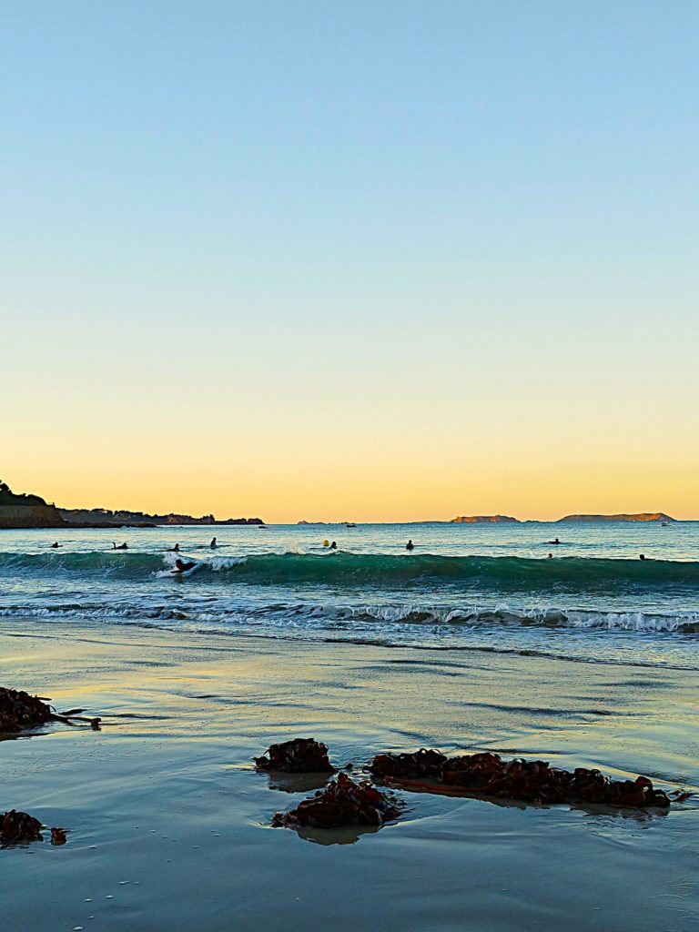 surf à Trestraou Perros-Guirec